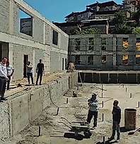 Siirt Pervari'de Yarı Olimpik Yüzme Havuzunda Çalışmalar Sürüyor