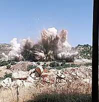 Siirt-Pervari Yolunda Dev Patlatma Kamerada: Sert Kayalar Saniyeler İçinde Parçalandı