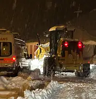 Siirt Şirvan Üçyol'da Hastasıyla Mahsur Kalan Ambulans 3 Saatte Kurtarıldı