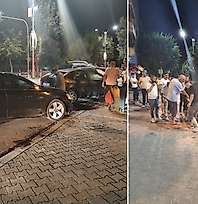 Siirt'te 15 Temmuz Meydanı'nda İki Otomobil Çarpıştı