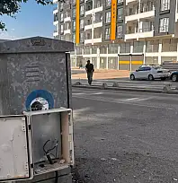 Siirt'te Açık Bırakılan Elektrik Panosu Tehlike Saçıyor