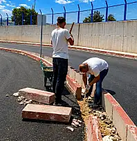Siirt'te Barış Mahallesi ve Ana Caddelerde Yol ve Kaldırım Çalışmaları Sürüyor