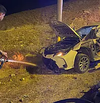 Siirt'te Bariyere Çarpan Otomobil Alev Aldı: 1 Yaralı