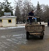 Siirt'te buzlanmaya karşı belediye çalışmaları sürüyor