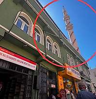 Siirt'te Çatlaklar Bulunan Camii Minaresi Yıkılıyor: Çevre Esnafına Tahliye Uyarısı