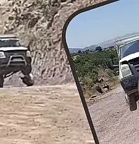 Siirt'te Demir Yüklü Kamyonet Havada Asılı Kaldı