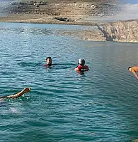 Siirt'te Doğaseverler Aralık Ayında Botan Vadisinde Suya Girdi