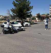 Siirt'te Emniyet Kavşağı'nda Trafik Kazası: Araçlarda Maddi Hasar Oluştu