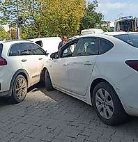 Siirt'te İki Araç Çarpıştı: Sürücüler Yaralandı