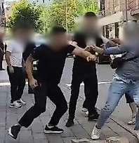 Siirt'te İki Grup Arasında Tekme Ve Yumruklu Kavga