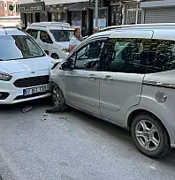 Siirt'te İki Hafif Ticari Araç Kafa Kafaya Çarpıştı: 1 Yaralı