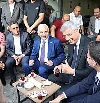 Siirt'te Kahvehanede Çay İçen Sağlık Bakanı Memişoğlu'ndan Dikkat Çeken Sigara Mesajı