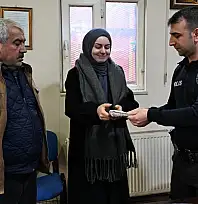 Siirt'te Kaybolan ve İçinde 10 Bin Lira Olan Çantayı Hamallık Yapan Mehmet Emin Aktaş Sahibine Ulaştırdı