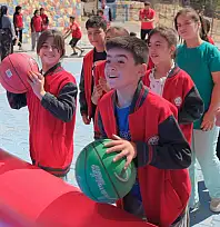 Siirt'te Köy Okulu Şenliği: Safa Vakfı Çocuklarla Buluştu