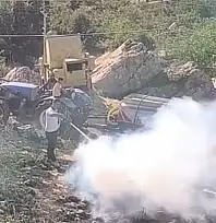 Siirt'te Otluk Alanda Çıkan Yangın Köylülerin Tankerlerle Müdahalesiyle Söndürüldü
