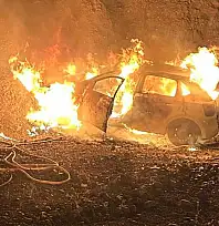 Siirt'te Seyir Halindeki Otomobil Alev Alev Yandı