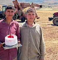 Siirt'te Tarlada Çalışan Gence Doğum Günü Sürprizi