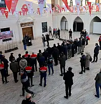 Siirt'te Üreticilere Binlerce Fıstık ve Trabzon Hurması Fidanı Dağıtıldı