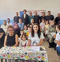 Siirt'te Uyum Haftası Başladı: Veliler Çocuklarıyla Aynı Sırayı Paylaştı