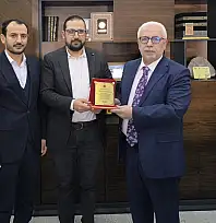 Siirt'te vaiz ve gençlik koordinatörü Mehmet Nafih Baydarman'a veda plaketi