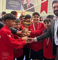 Siirt'te Yıldızlar Voleybol Müsabakaları Tamamlandı! İşte Şampiyon Olan Okullar