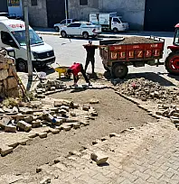 Siirt'te Yol Yenileme Çalışmaları Barış Mahallesi'nde Sürüyor