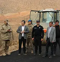 Siirt Tillo Kaymakamı Çanakcıoğlu, Ansuç Mezrası'ndaki Asfalt Çalışmalarını İnceledi