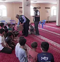 Siirt Umut Kervanı'ndan Yaz Kur'an Kursu Öğrencilerine Dondurma İkramı