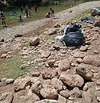 Siirt Zorava Çayı'nda İç Acıtan Görüntü: Pikniğe Geldi, Çöpleri Topladı