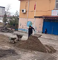 Sümer Mahallesi İlkokulu bahçesi yenilendi