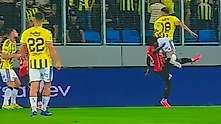 Trio'dan Fenerbahçe'nin penaltı beklediği pozisyonlara olay yorum