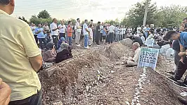Diyarbakır'da Yürek Yakan Veda: 5 Kardeş ve 2 Yeğen Yan Yana Defnedildi