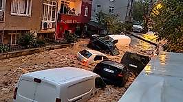 İstanbul'da Sel Felaketi: 1 Can Kaybı, 2 Bin 518 İhbar - Okullar Tatil Edildi