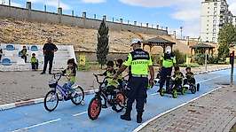Siirt'te çocuklara trafik güvenliği eğitimi veriliyor