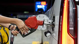 Akaryakıtta Yeni Zam Kapıda: Benzin ve Motorin Fiyatları Bu Gece Değişiyor