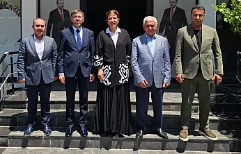 AK Parti Diyarbakır Milletvekili Suna Kepolu Ataman'dan Siirt İl Başkanı Abdulhekim Gider'e Hayırlı Olsun Ziyareti