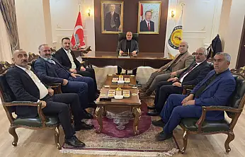 AK Parti Siirt İl Başkanı Özturan, Belediye Başkanı Özcan ve İl Genel Meclisi Başkanı Bayram Pervari'de Partililerle Buluştu