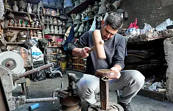 Bakırın Sesi Siirt'te Hâlâ Yankılanıyor: 6 Yaşında Çırak Oldu, 50'sinde Usta: Fatih Bakırcı'nın Zanaat Hikâyesi