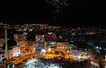 Cumhuriyet'in 102'nci Yılında Siirt Fener Alayıyla Aydınlandı