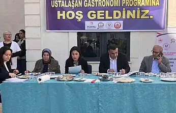 Siirt'te genç kursiyerler yöresel yemeklerle hünerlerini sergiledi