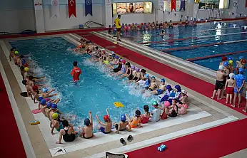 Gençlik ve Spor İl Müdürlüğü'nden 4 Bin 500 Çocuğa Yüzme Eğitimi