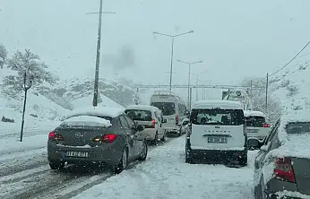 HÜDA PAR'lı Gültekin'den kar tepkisi: 'Siirt'in tek ana yolu 2 saattir açamamak da bir başarı'