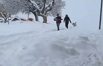 Kar altında zamanla yarış: Siirt'te 3 yaşındaki çocuk hastaneye ulaştırıldı