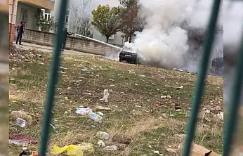 Kurtalan'da Park Halindeki Araç Alev Alev Yandı