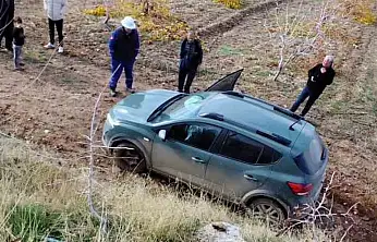 Siirt'te araç devrildi, yolcular yara almadan kurtuldu