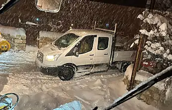 Kurtalan'da Yolda Mahsur Kalan İşçi Servisi Kurtarıldı