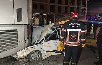 Malatya'da Siirt-Samsun otobüsüne otomobil çarptı: 3 yaralı