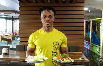 Nijerya'dan Siirt'e Uzanan Yolculuk! Çalışarak Okuyan Micheal'ın Hikâyesi