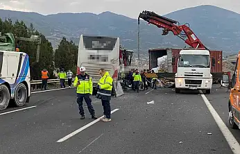 Osmaniye'de yolcu otobüsü tıra çarptı: 6 ölü, 11 yaralı