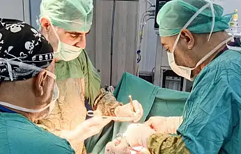 Özel Siirt Hayat Hastanesi'nde Zorlu Diyafram Hernisi Ameliyatı Başarıyla Tamamlandı